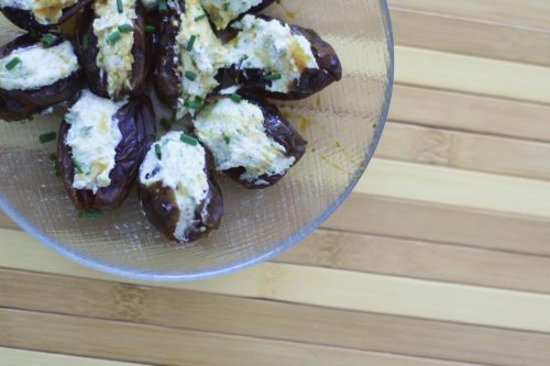 Финики с козьим сыром